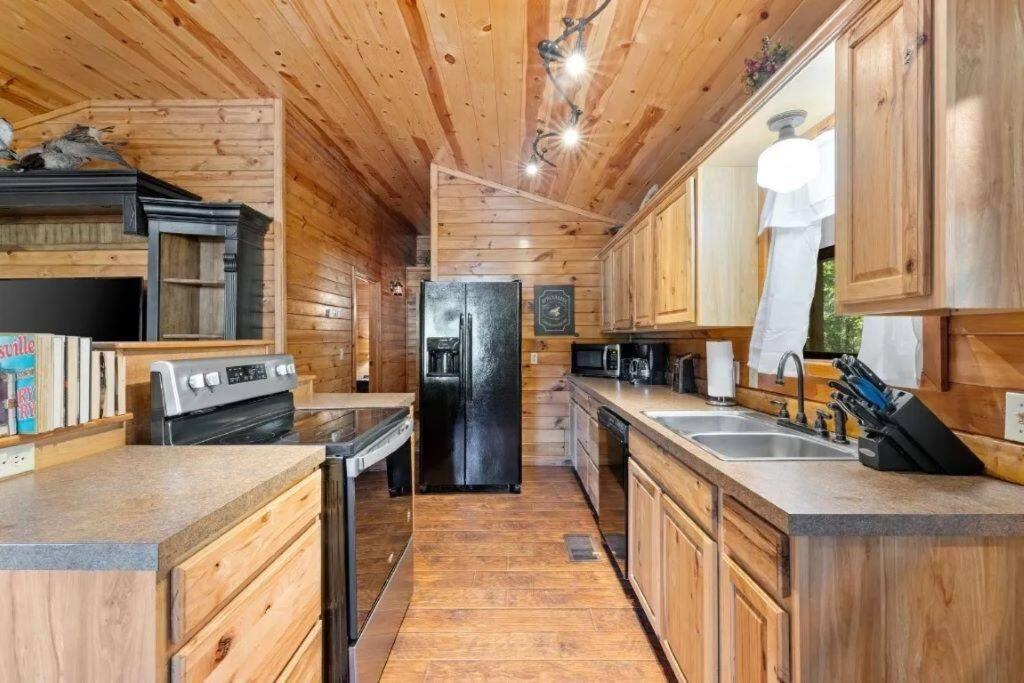 Misty Moonlight, Sleeps 4, Mountain Cabin Lejlighed Broken Bow Eksteriør billede