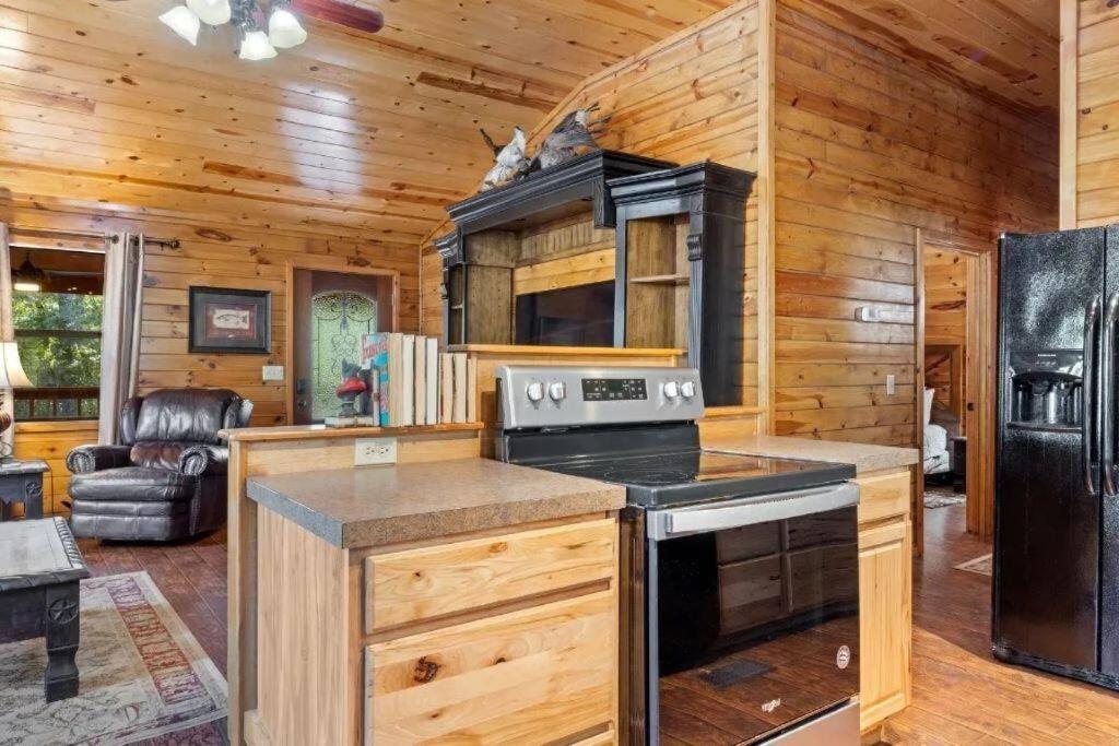 Misty Moonlight, Sleeps 4, Mountain Cabin Lejlighed Broken Bow Eksteriør billede