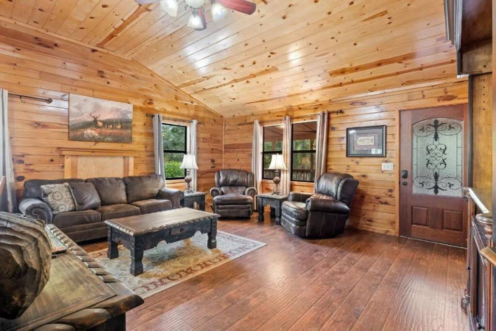 Misty Moonlight, Sleeps 4, Mountain Cabin Lejlighed Broken Bow Eksteriør billede